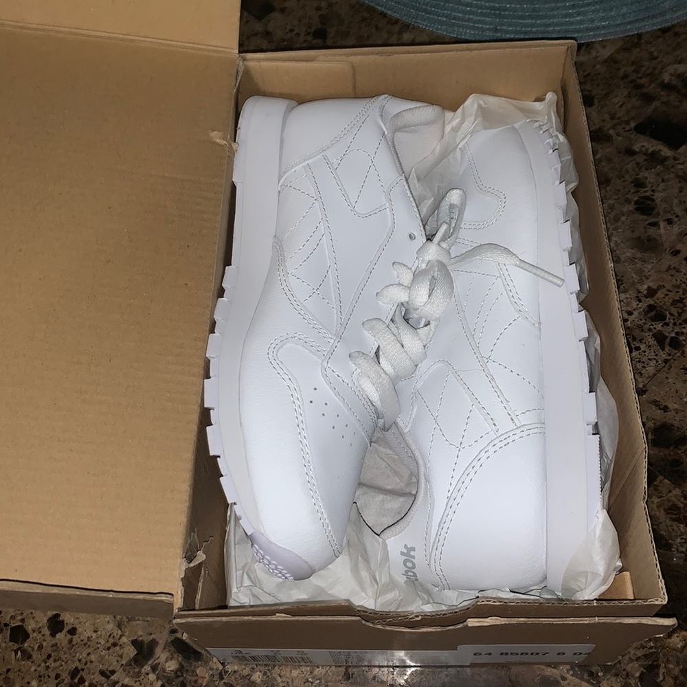 Reebok classic tennis shoes